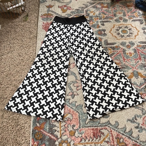 Chevron style Palazo pants size small - Picture 3 of 5